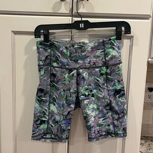 Lululemon Fast and Free bike shorts multicolor size 6